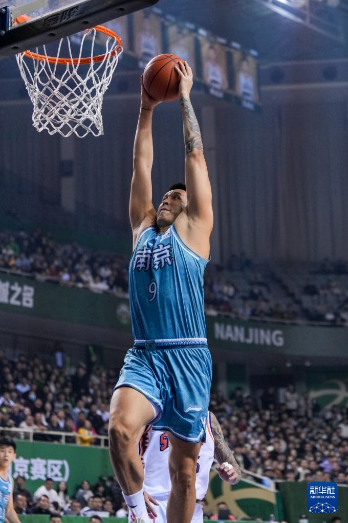 中場樞紐 中場樞紐