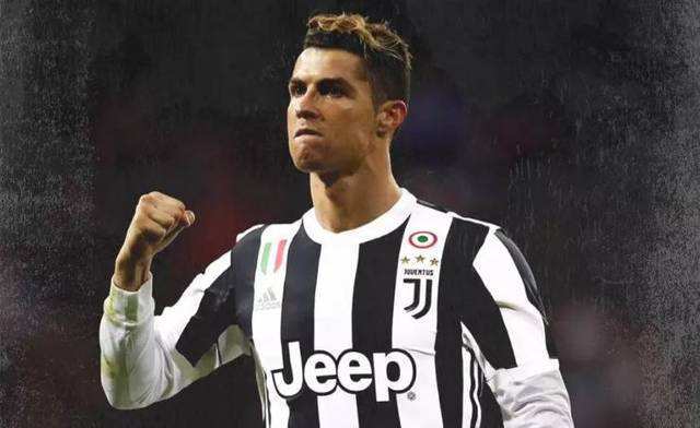 中卫持球时 中卫持球时